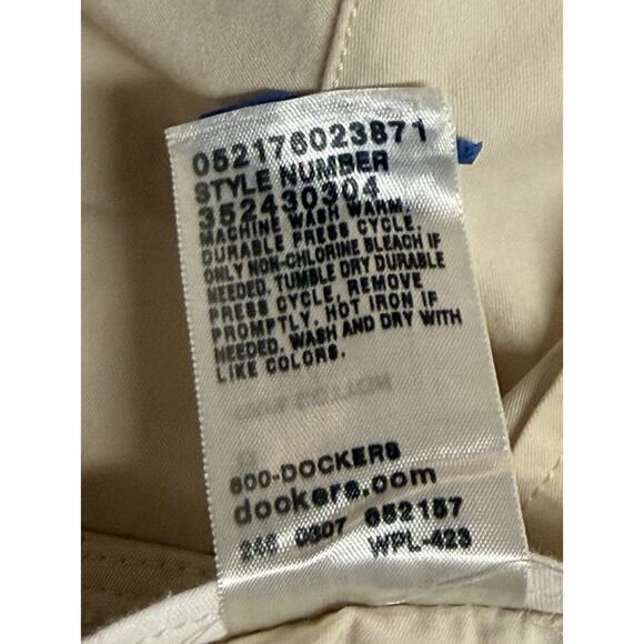Dockers Casual Button Zip Chino Shorts Women's Size 8 Beige MID RISE - Picture 6 of 10